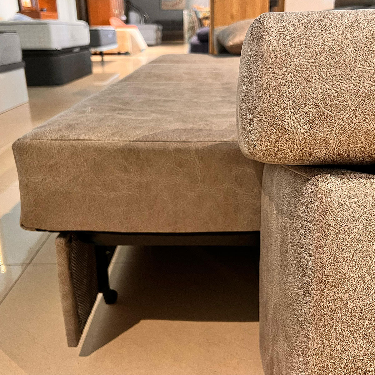 CARLET model chaise longue.