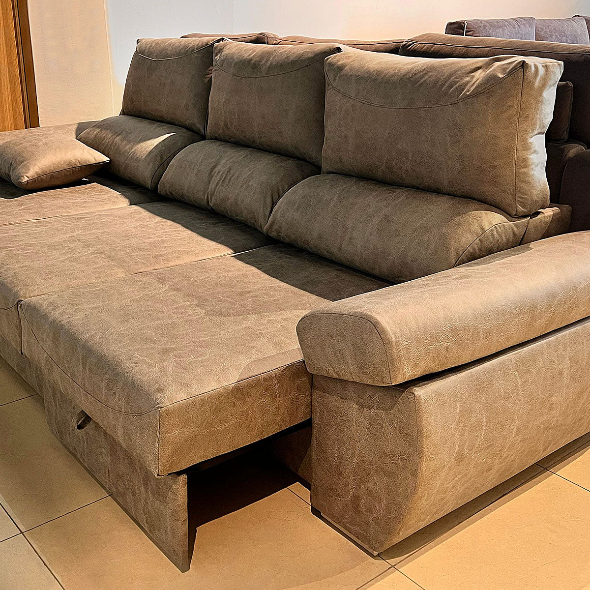 CARLET model chaise longue.
