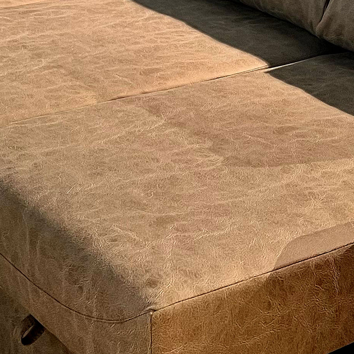 CARLET model chaise longue.